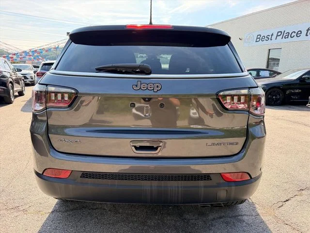 Used 2022 Gray Jeep Limited image 5