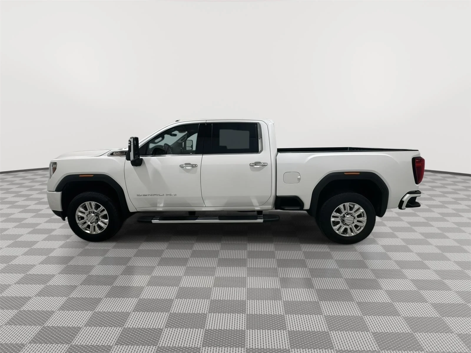 Used 2021 White Frost Tricoat GMC Denali image 2