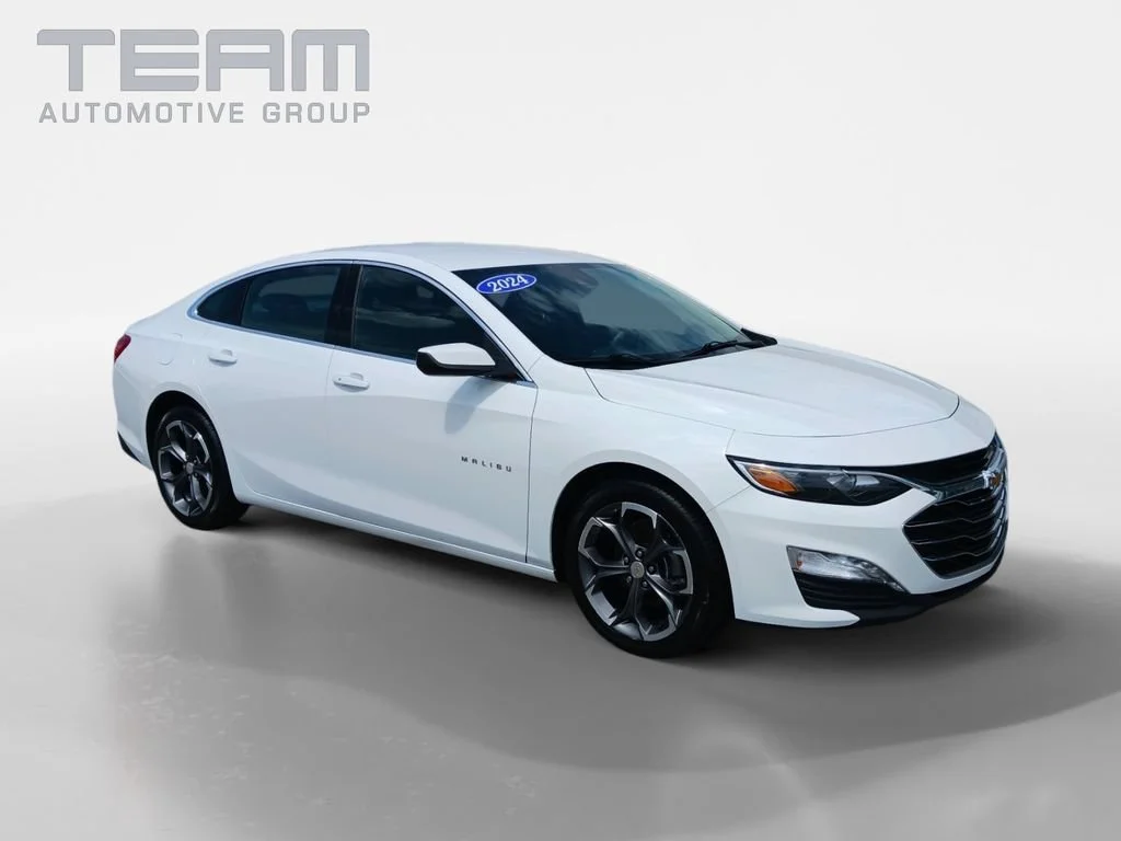 Used 2024 Summit White Chevrolet 1LT image 1
