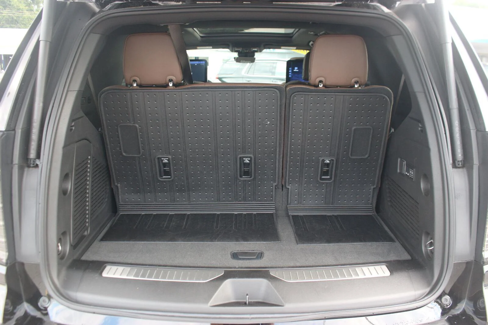 Used 2025 Black Chevrolet High Country image 11