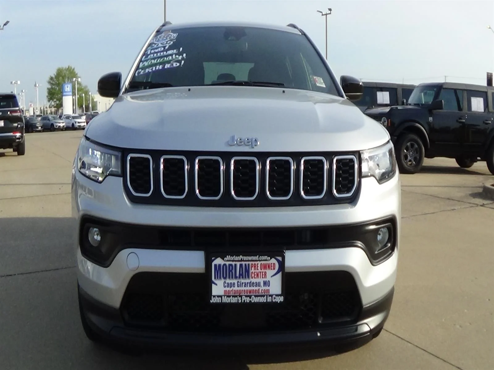 Certified Used 2025 Silver Zynith Clear Coat (pse) Jeep Latitude image 3