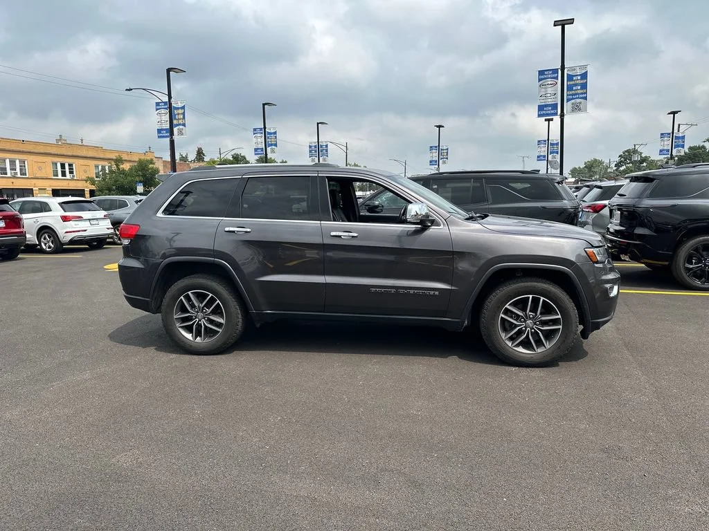 Used 2018 Gray Jeep Limited 4x4 image 2