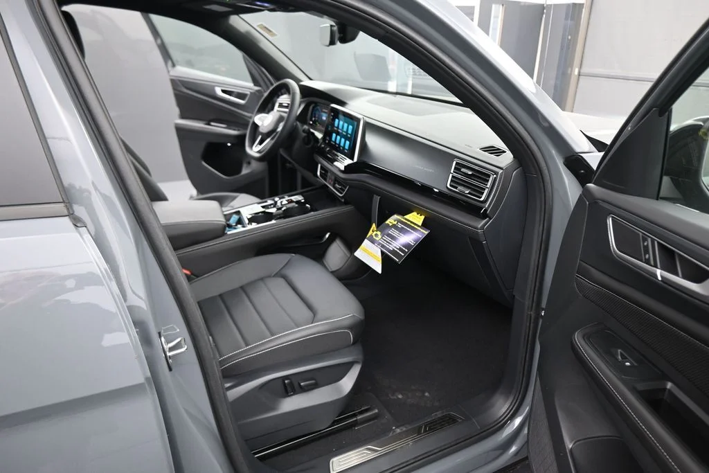 New 2026  Volkswagen 2.0T SEL R-Line Black image 44