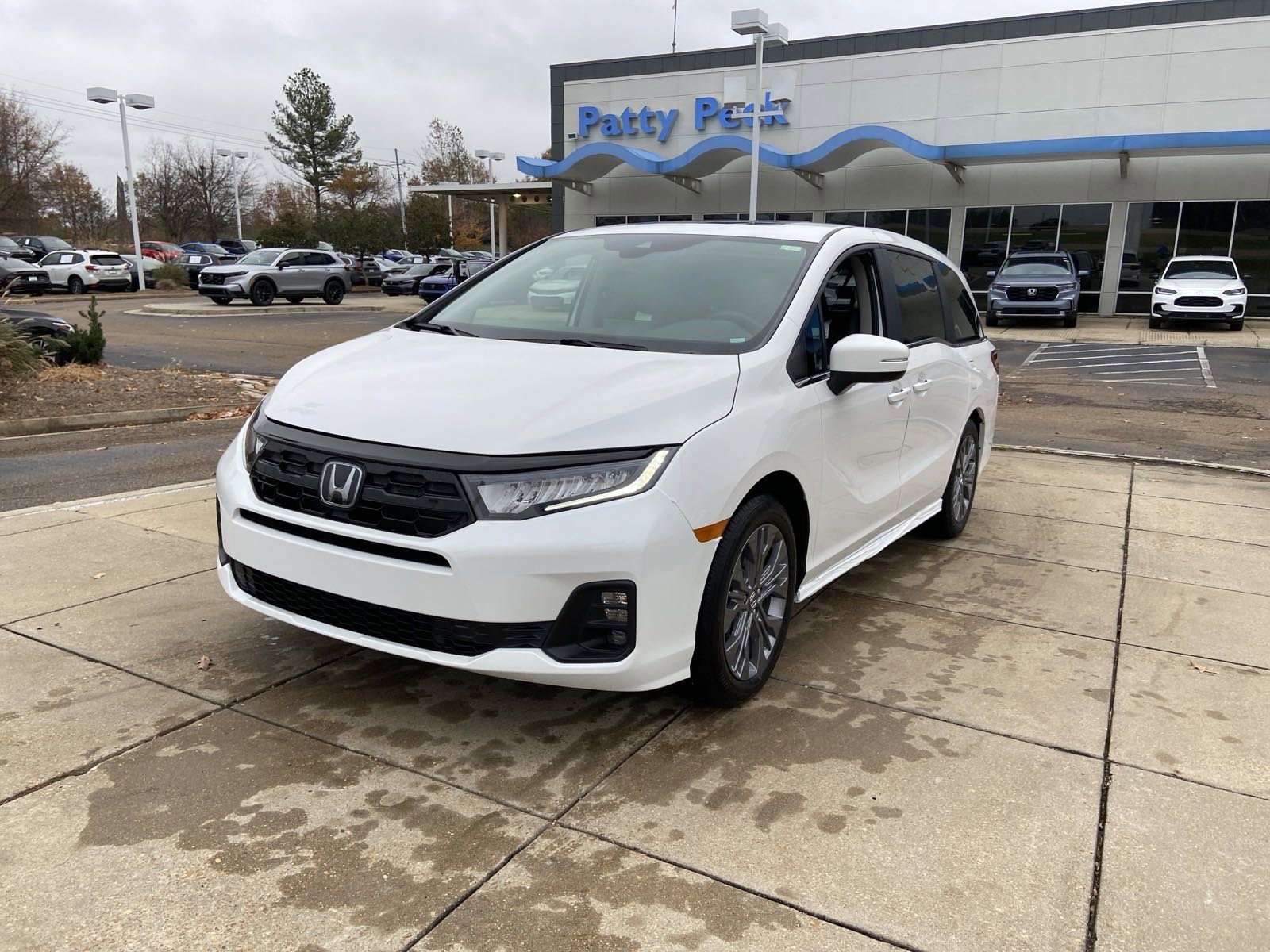 New 2026 Platinum White Pearl Honda Touring image 4