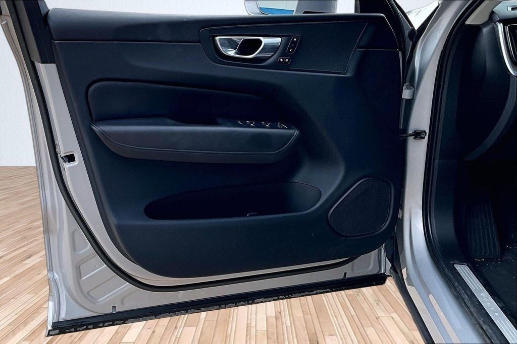 2023 Volvo XC60 Plus - Photo 16