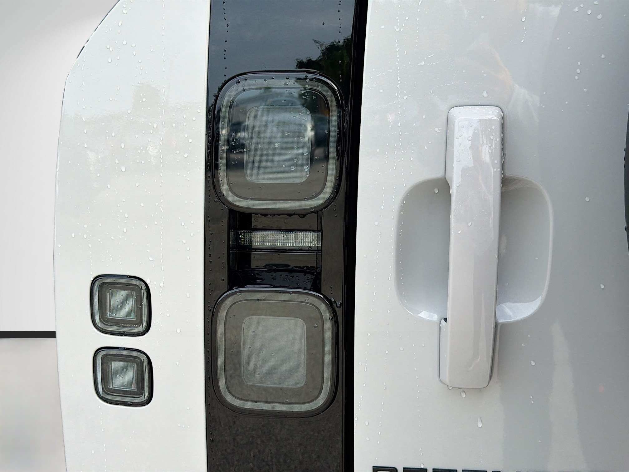 New 2026 Borasco Grey Land Rover X-Dynamic SE image 10