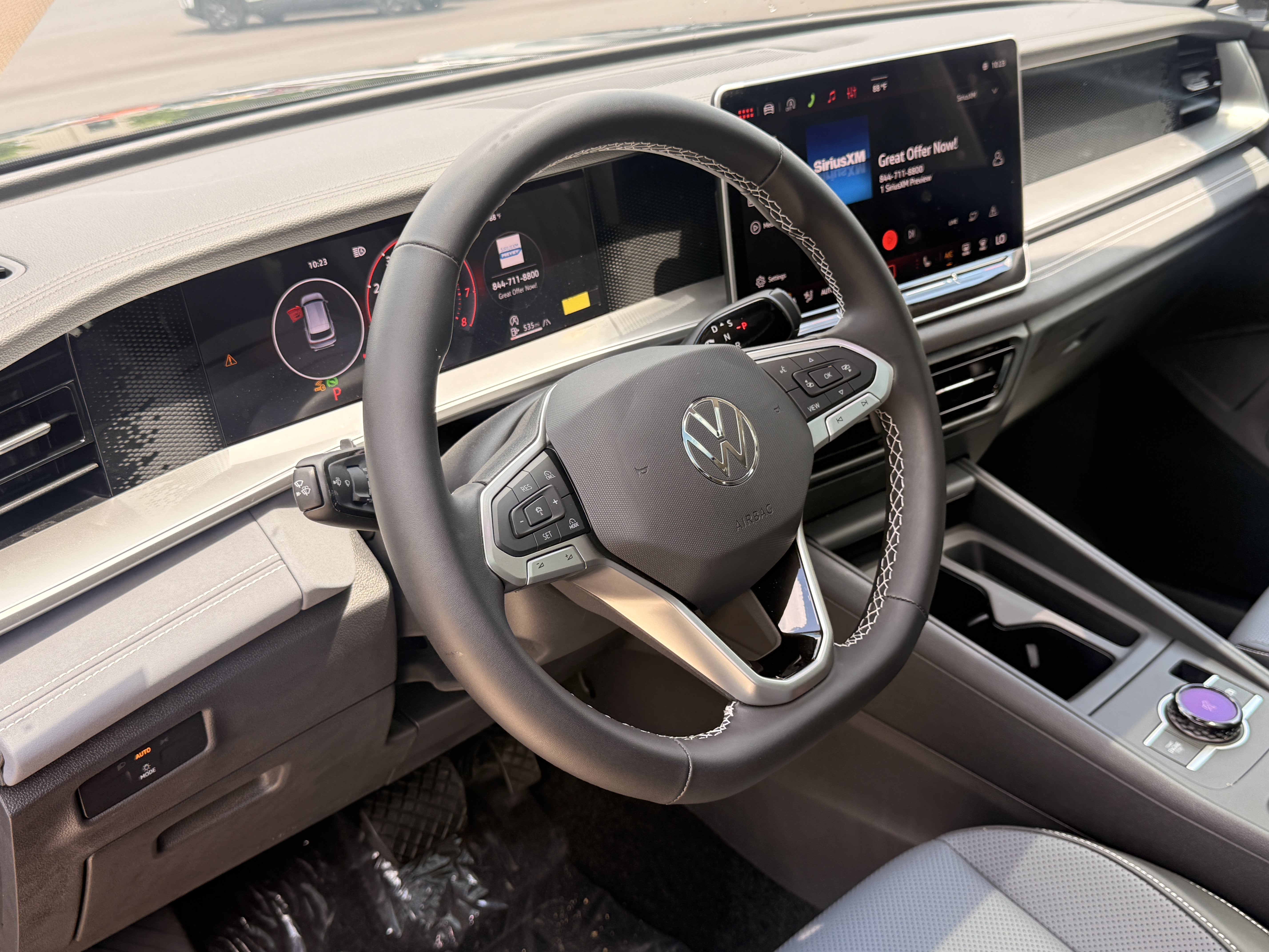 New 2026 Deep Black Pearl Volkswagen SE image 28