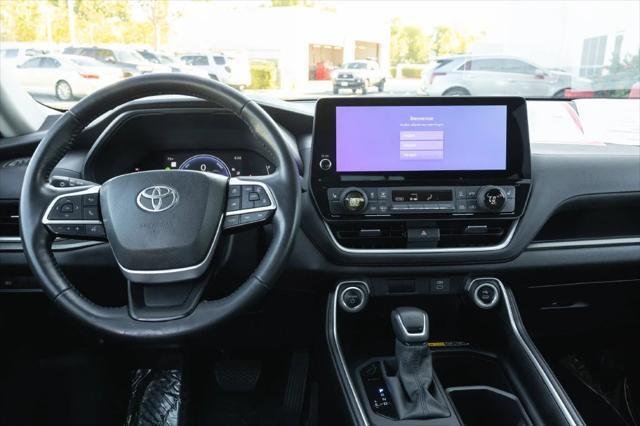 Certified Used 2026 WIND CHILL PEARL Toyota  image 26