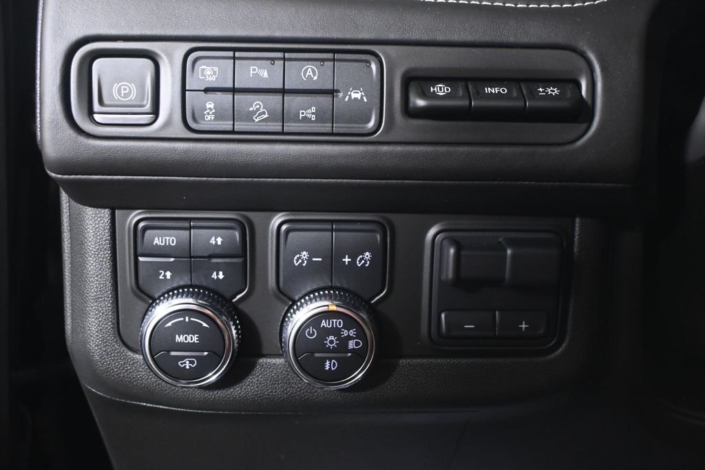 2024 GMC Yukon Denali Ultimate - Photo 27