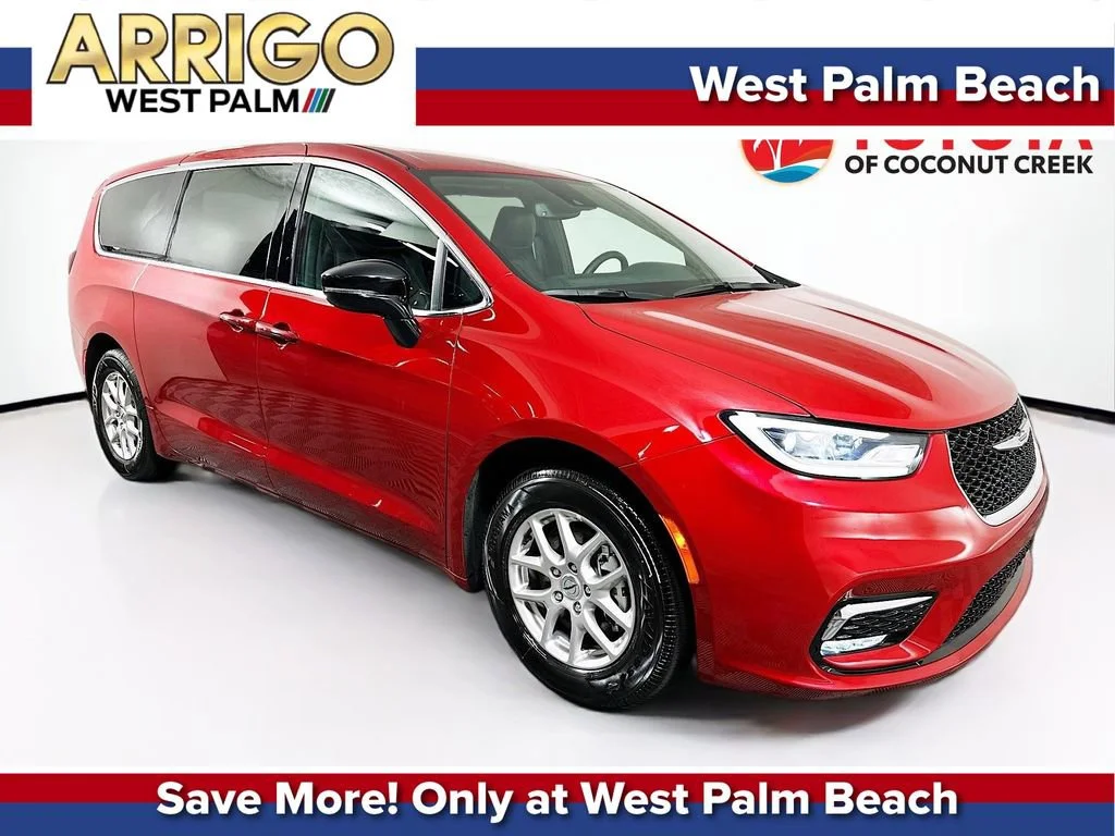 2025 Chrysler Pacifica Select's photo