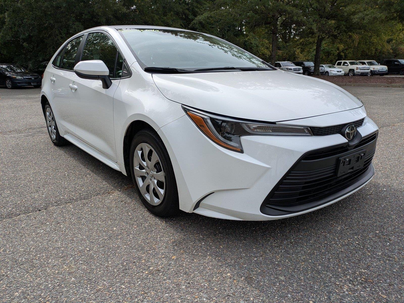 Used 2024  Toyota LE image 2