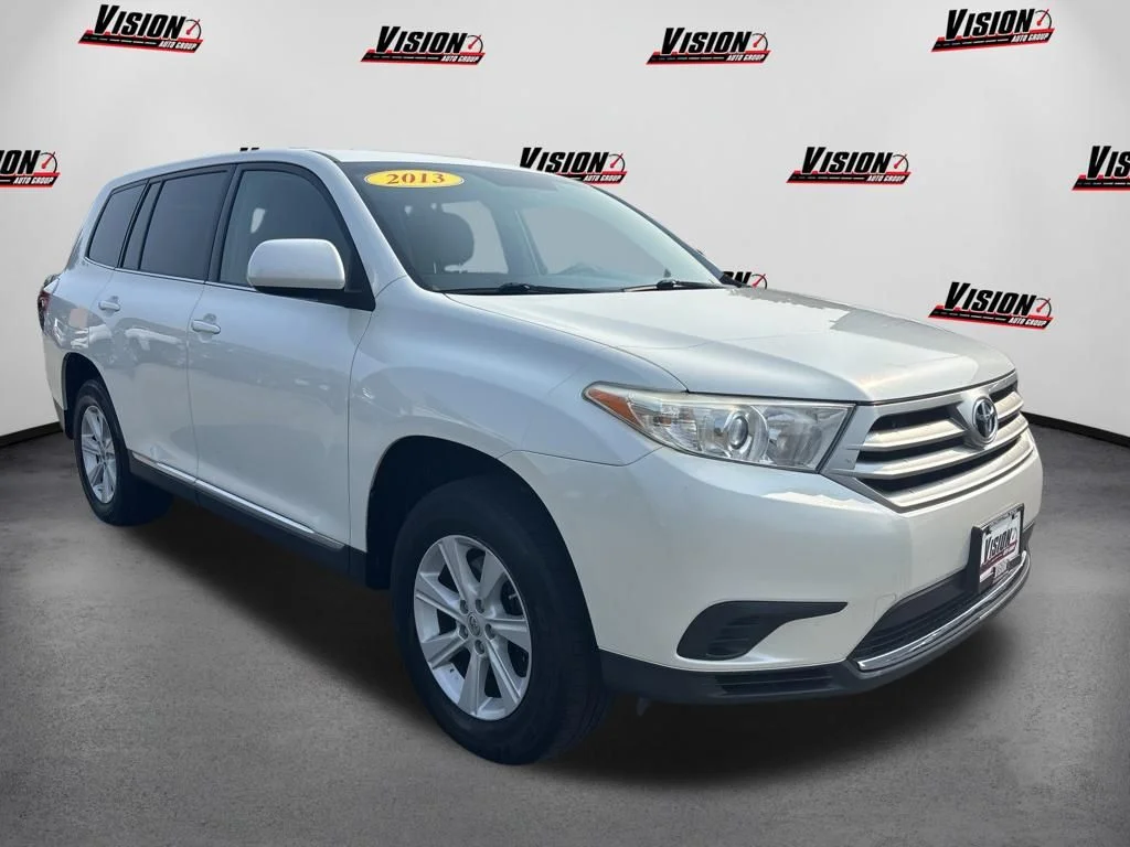 Used 2013 White Toyota Base image 3