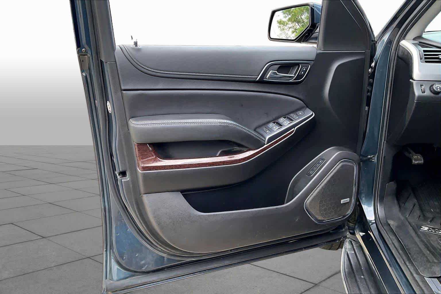 Used 2020 Dark Sky Metallic GMC SLT image 20