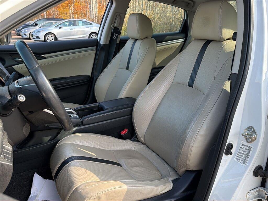 Used 2016 Wh Honda  image 14