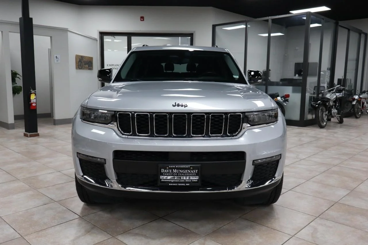 Used 2021 Silver Zynith Jeep Limited image 8