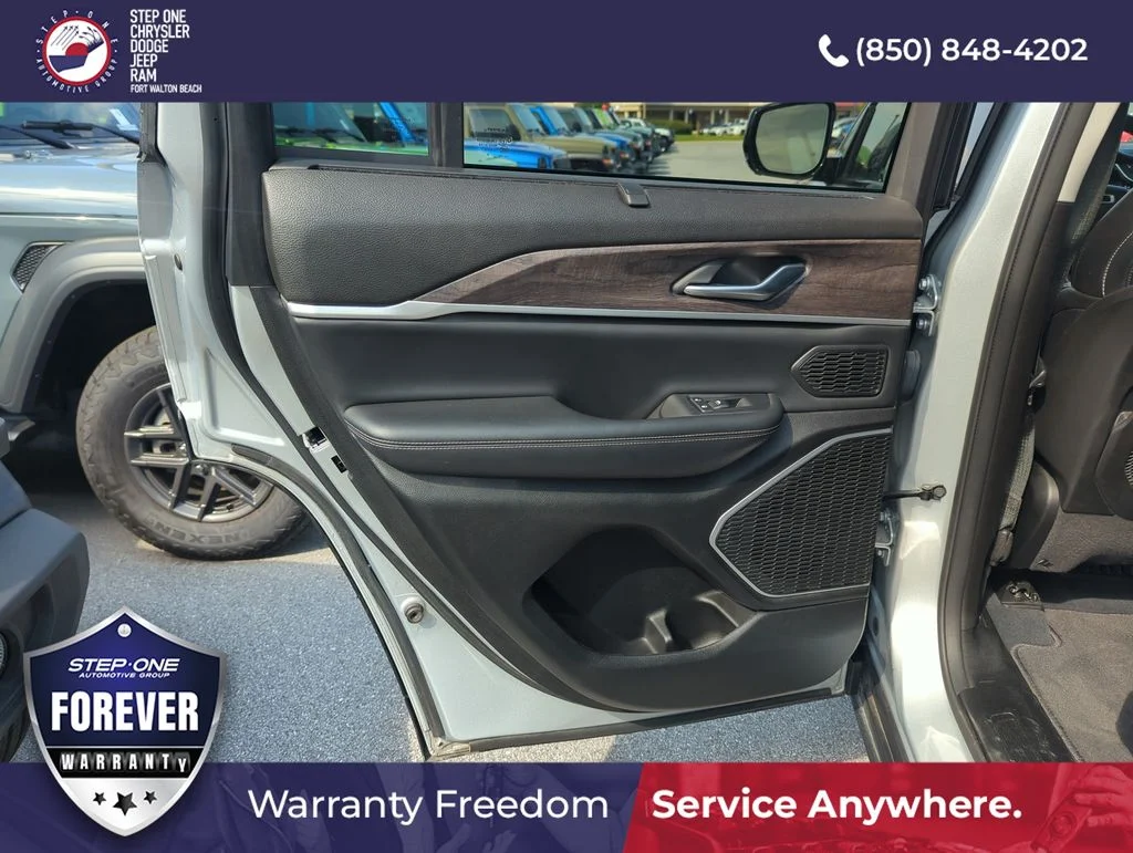 Used 2022 Silver Jeep 4xe image 29