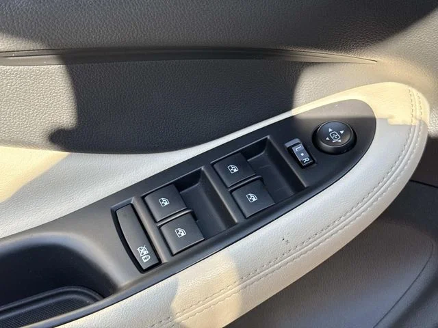 Used 2018 Red Buick Premium II image 21