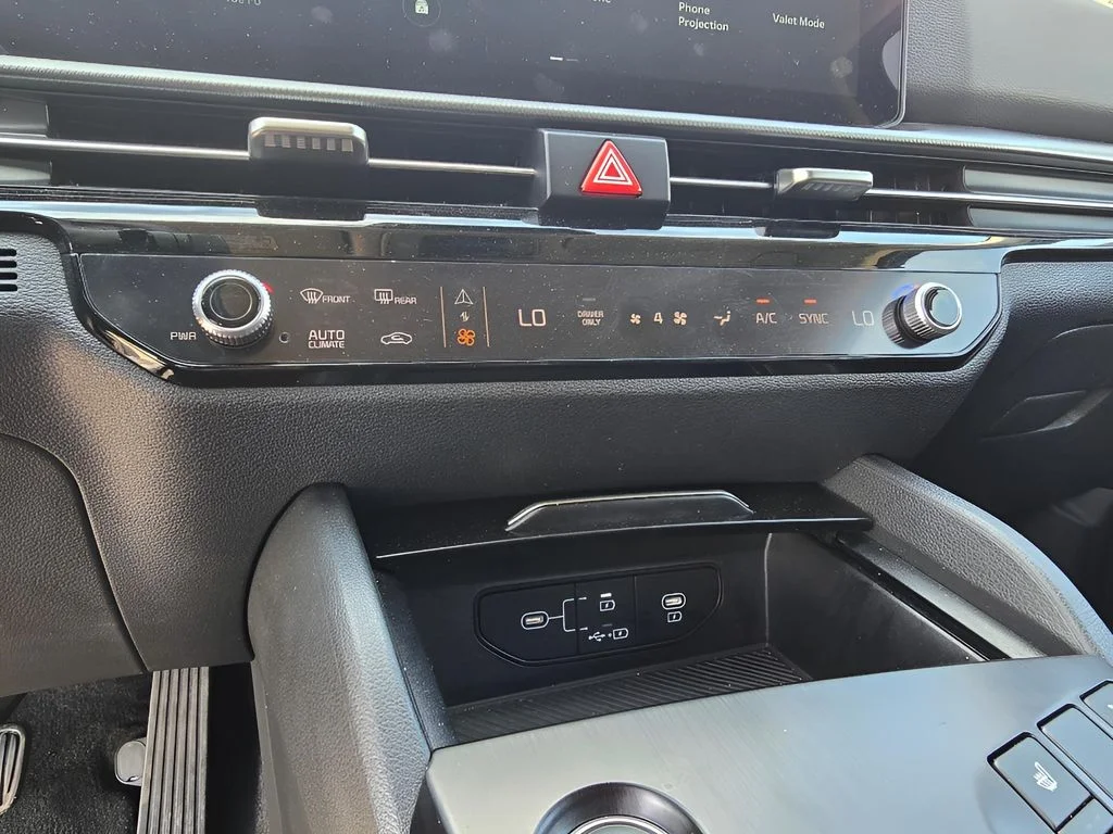 Used 2026 Fusion Black Kia S image 18