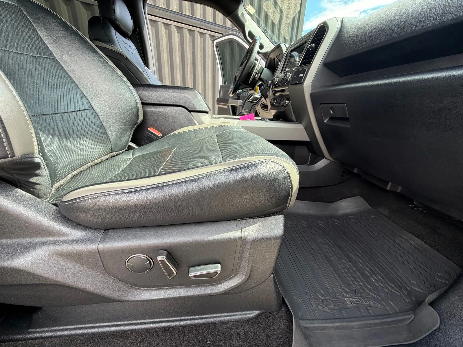 Used 2018 White Ford Raptor image 32