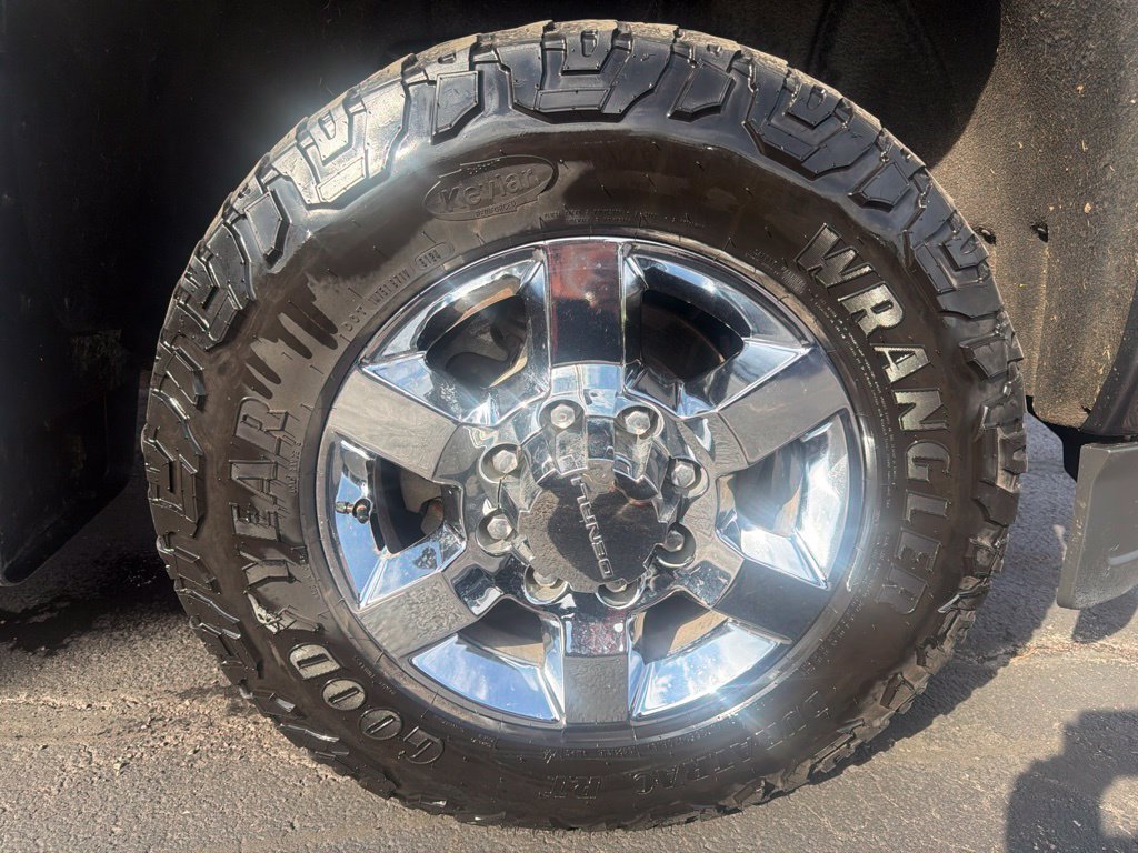 Used 2018 Green GMC Denali image 35