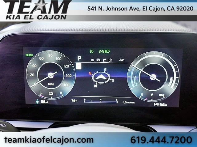 Certified Used 2023 White Kia Wave image 34