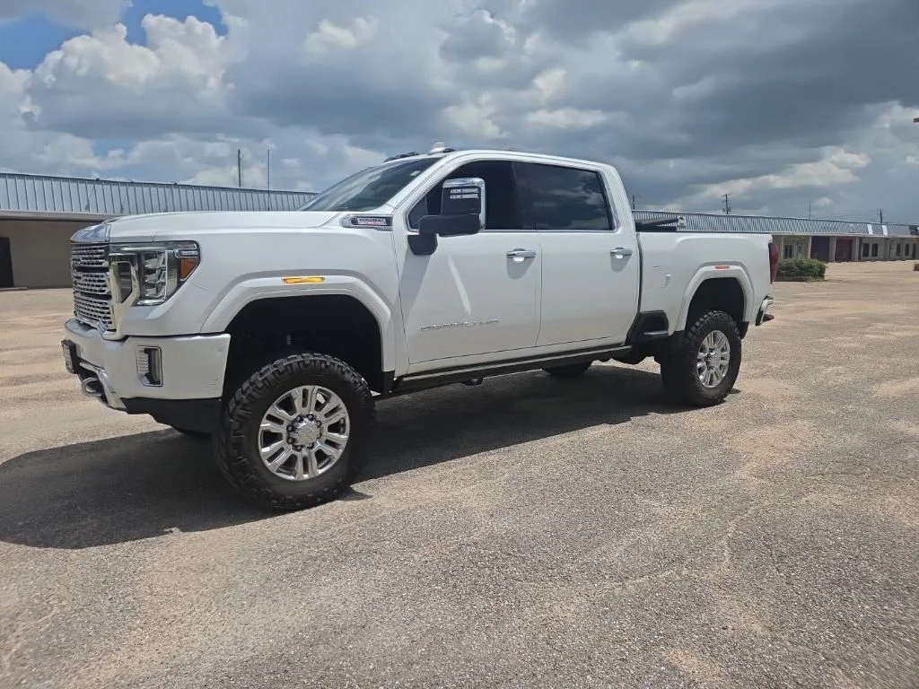 Used 2022 White GMC Denali image 5