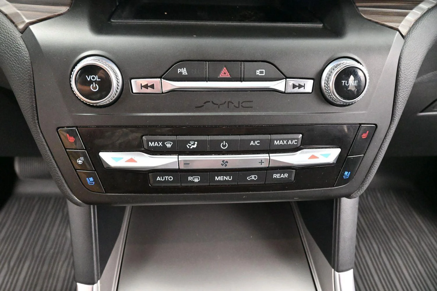 Used 2020 Magnetic Ford Limited image 26