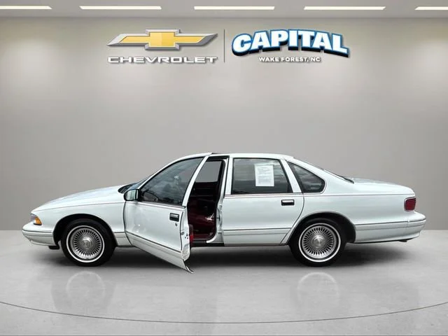 Used 1996 White Chevrolet 1SA Special Value Pkg image 9