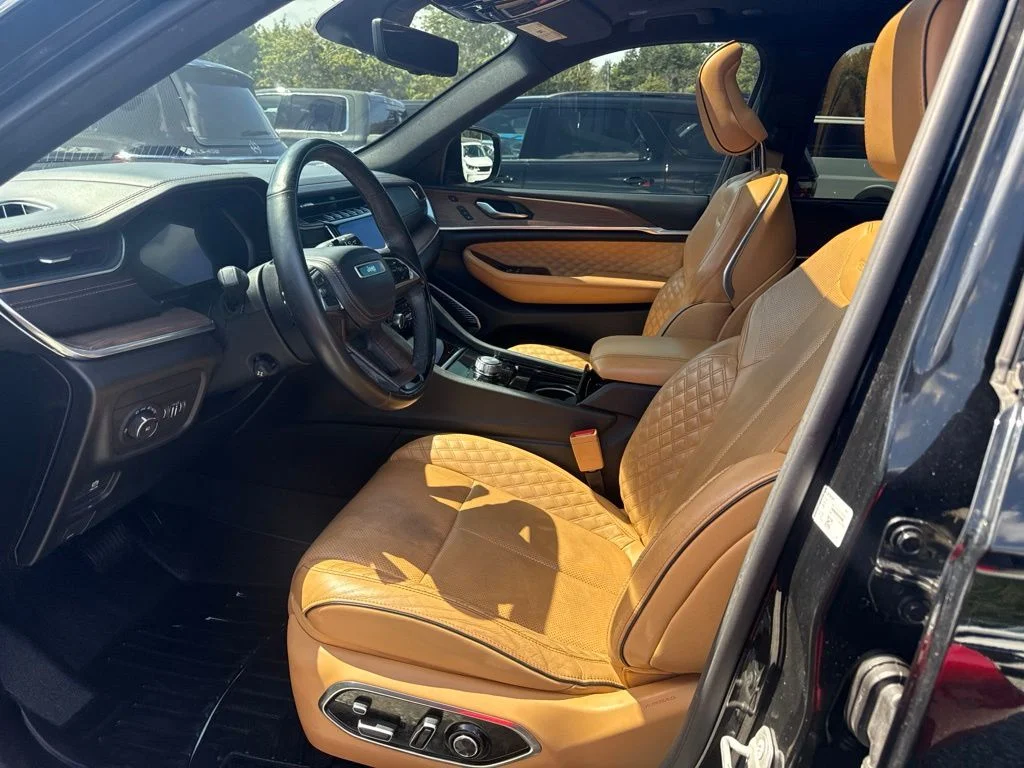 Used 2021 Black Jeep Summit image 3