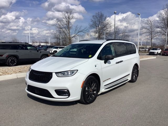 2023 Chrysler Pacifica Hybrid Touring L