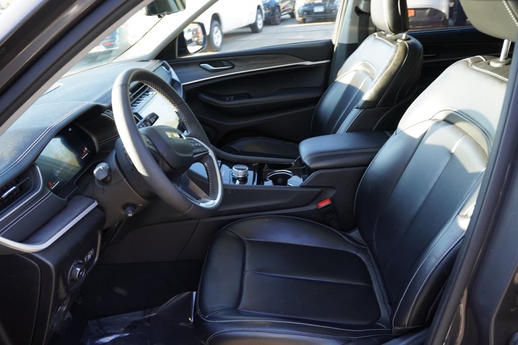 Used 2023 Baltic Gray Metallic Clearcoat Jeep Limited image 15