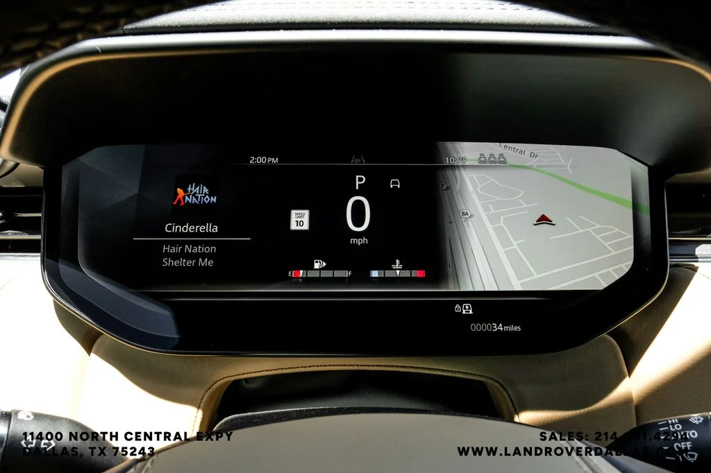 New 2026 Santorini Black Metallic Land Rover SE image 19