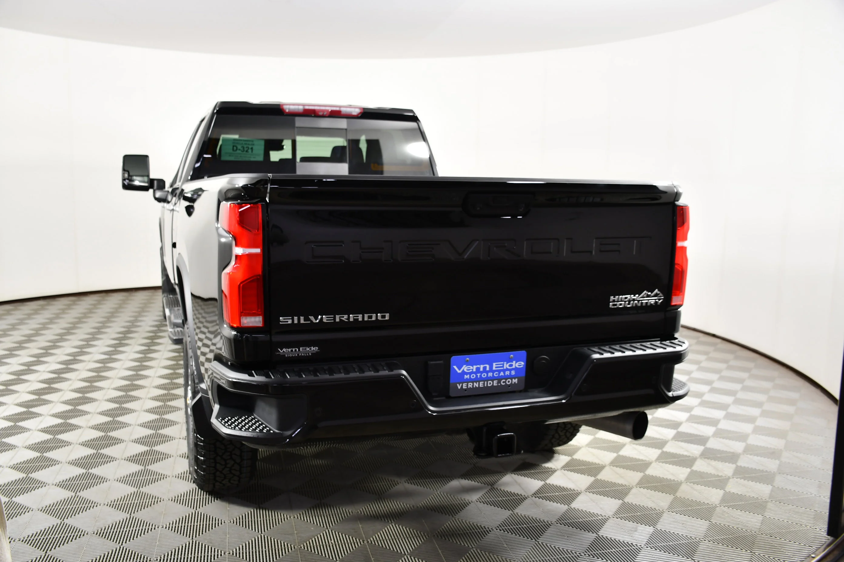 Used 2024 Black Chevrolet High Country image 7