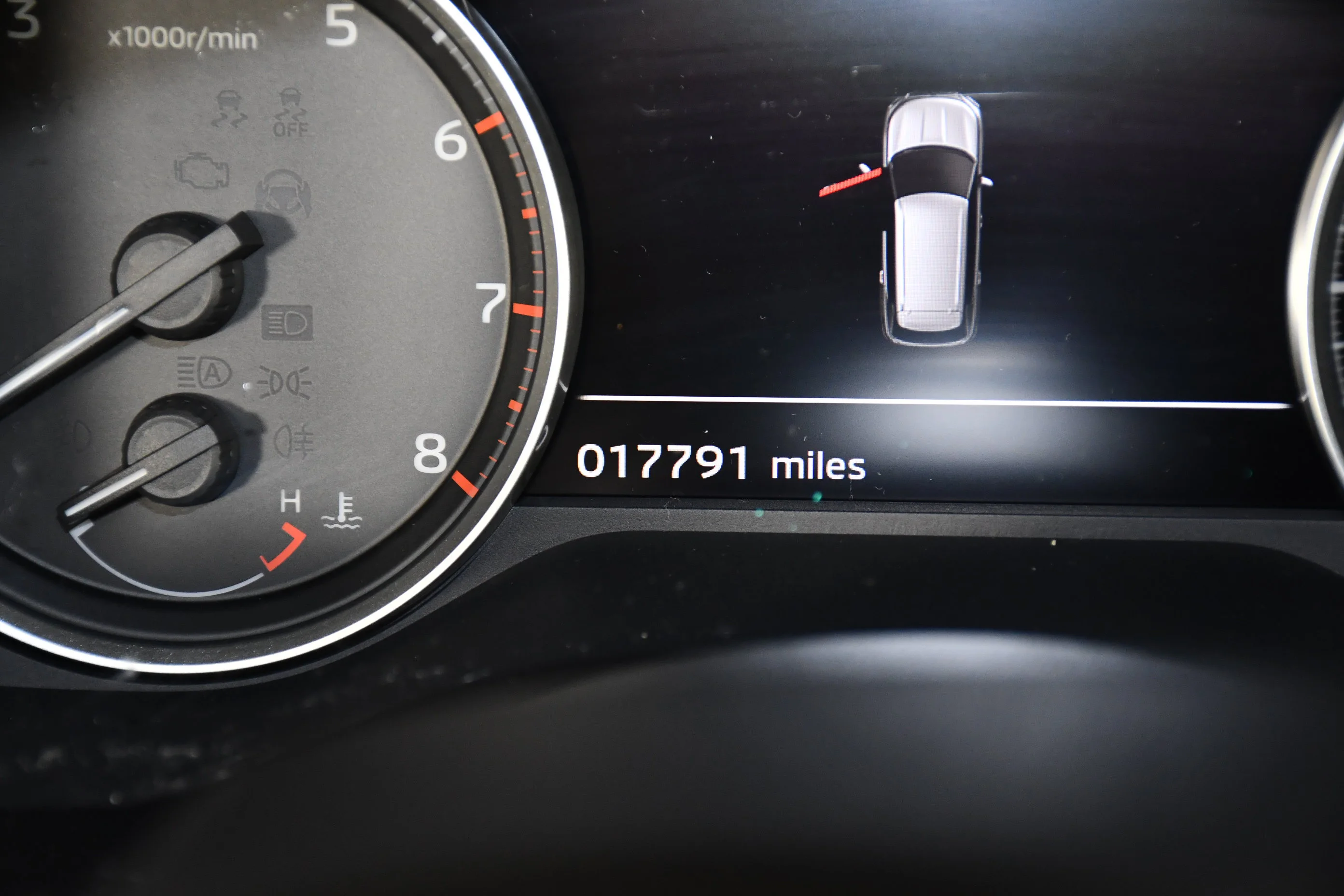 Used 2025 Silver Mitsubishi ES image 9