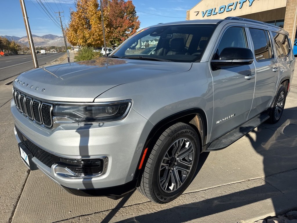2023 Jeep Wagoneer L Series II photo 3