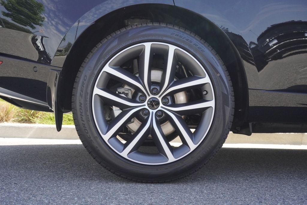 New 2026 Santorini Black Land Rover SE image 32