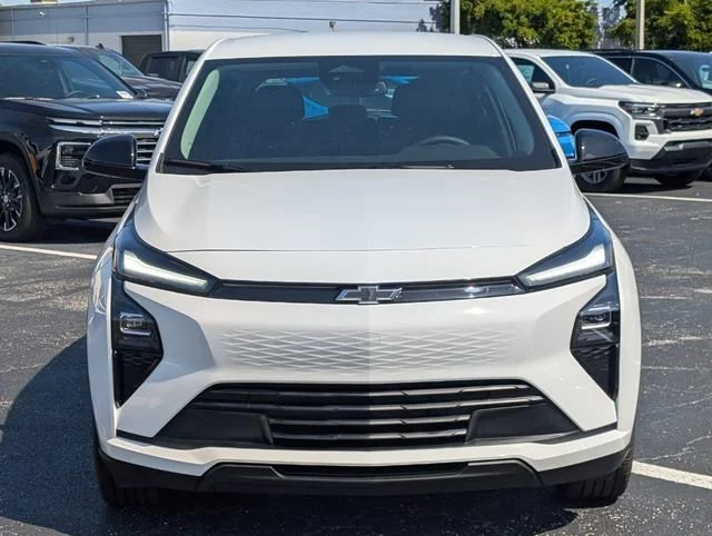New 2027 Summit White Chevrolet LT image 2