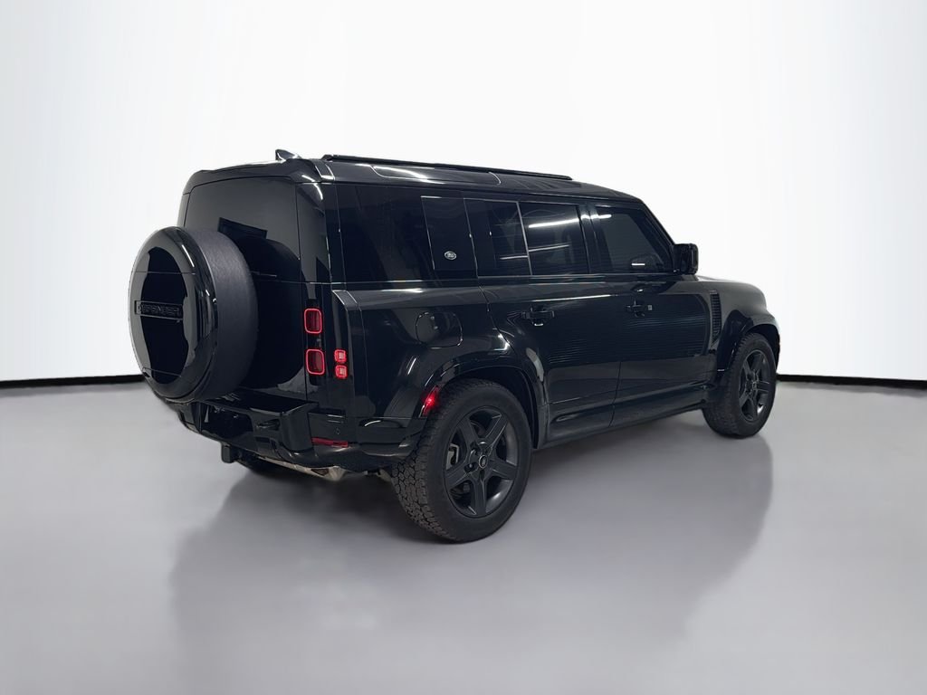 Used 2024 Black Land Rover X-Dynamic SE image 9