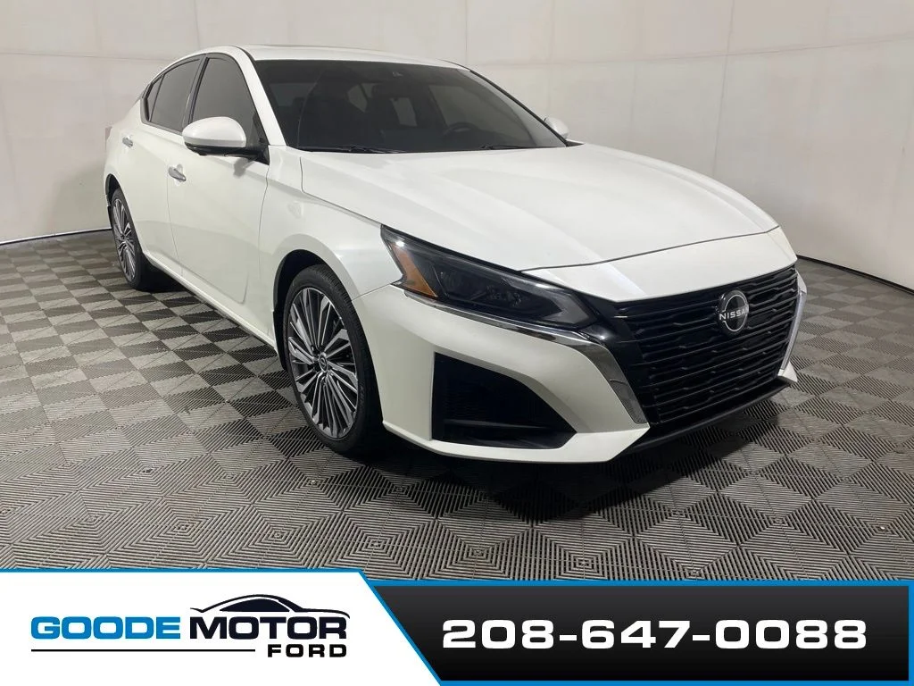 Used 2024 White Nissan 2.5 SL image 2