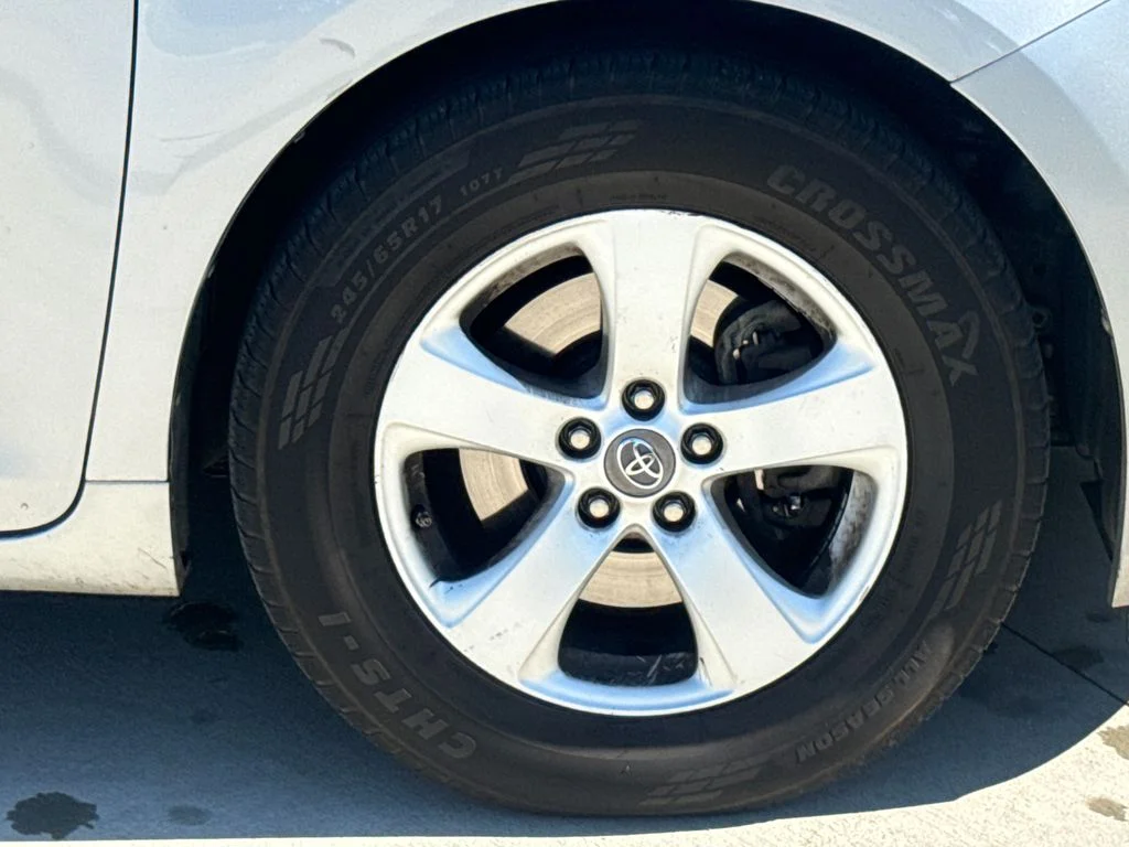 Used 2011 Silver Sky Metallic Toyota LE image 11