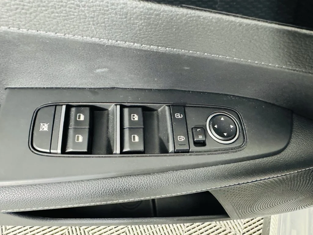 Used 2023 White Kia GT-Line image 7