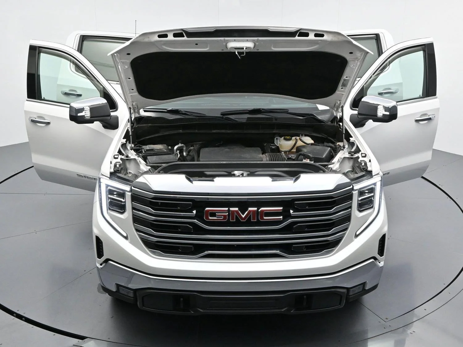 Used 2023 White Frost Tricoat GMC SLT image 44