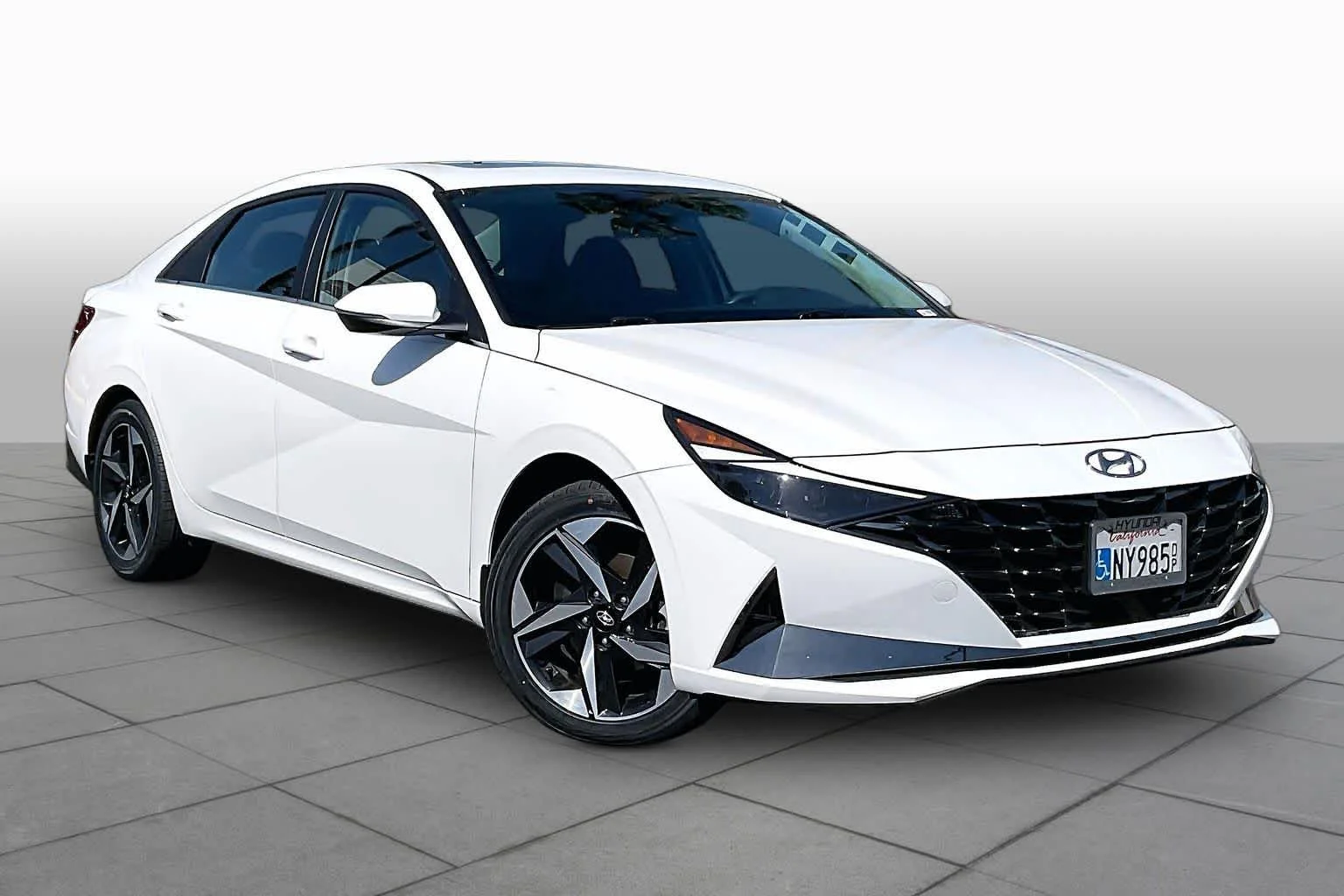 Used 2023 Lunar White Hyundai Limited image 2