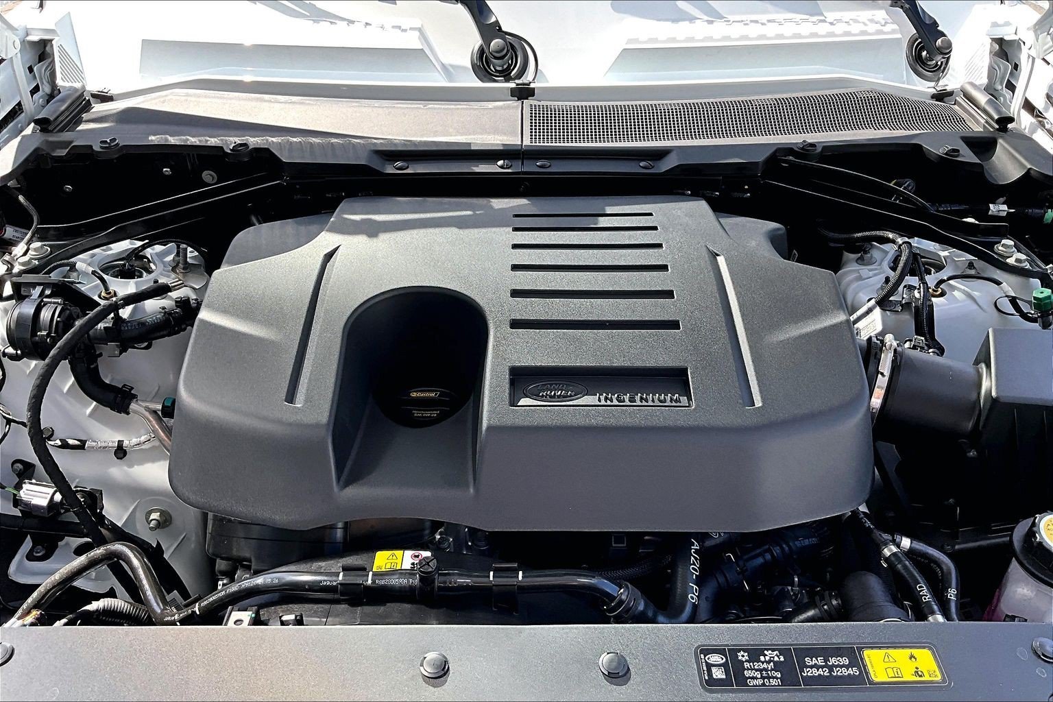 New 2026 Fuji White Land Rover X-Dynamic SE image 11