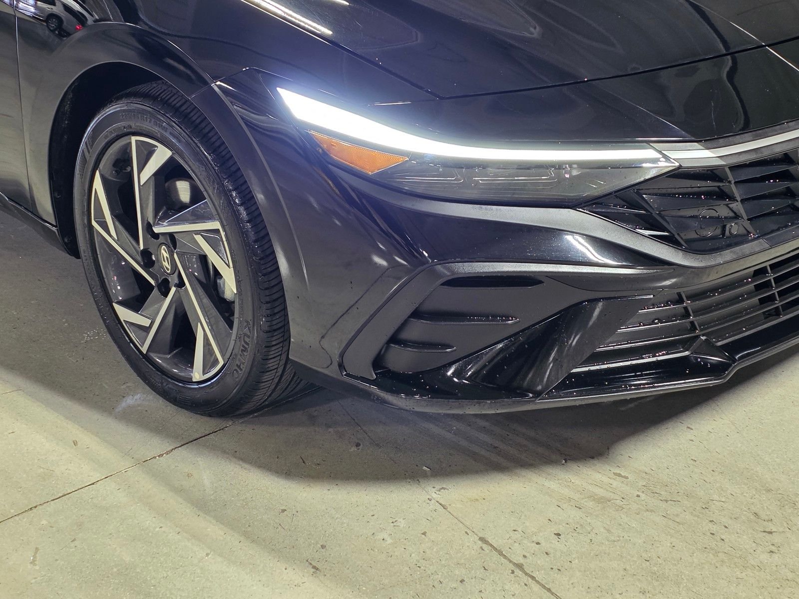 Used 2025 Abyss Black Hyundai SEL Sport image 10