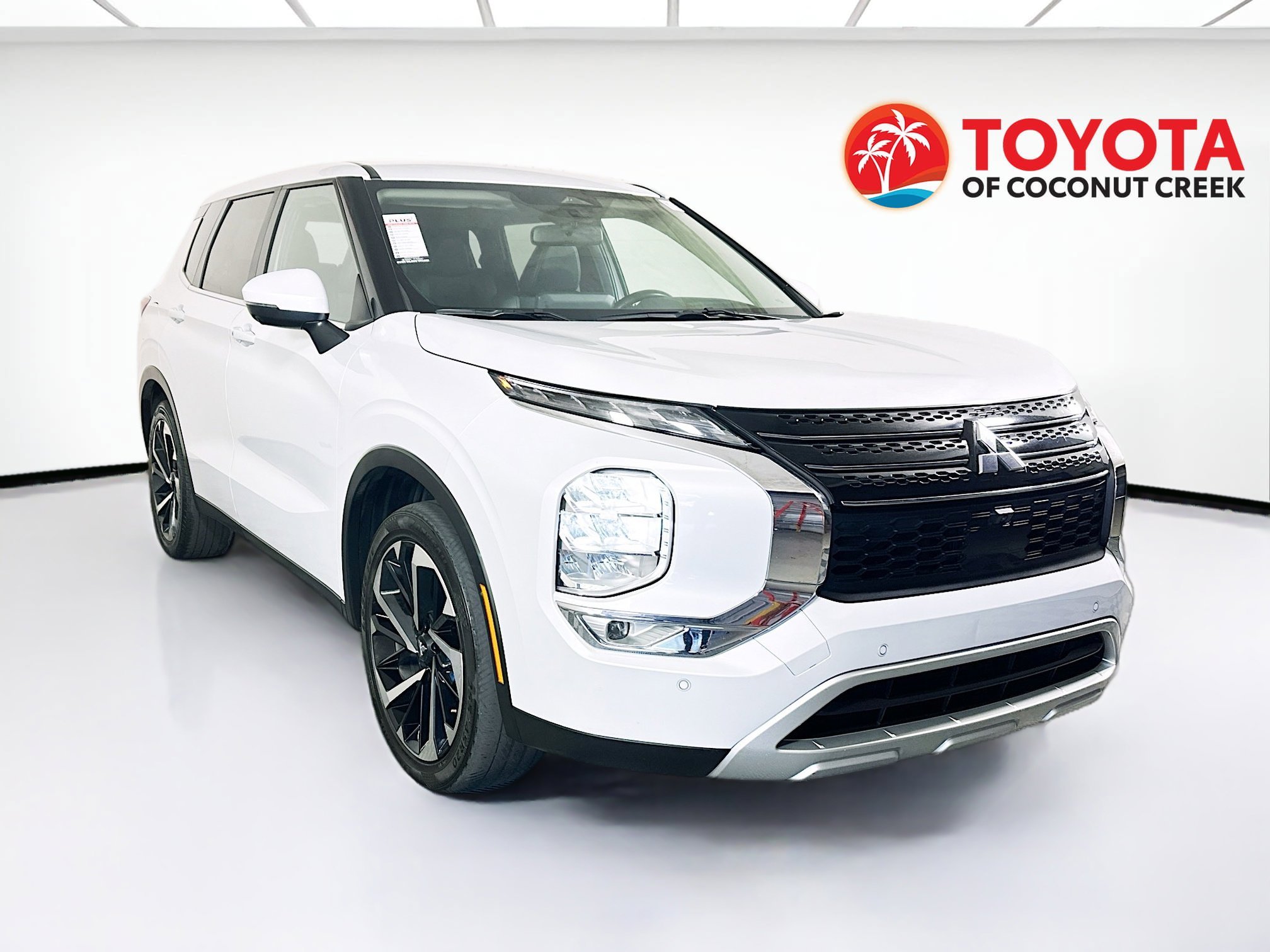2024 Mitsubishi Outlander SE 2WD's photo