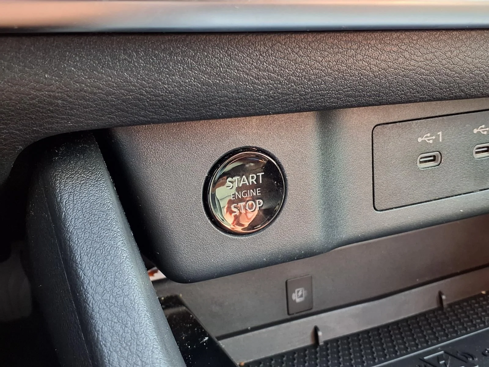 Used 2024 White Nissan SL image 19