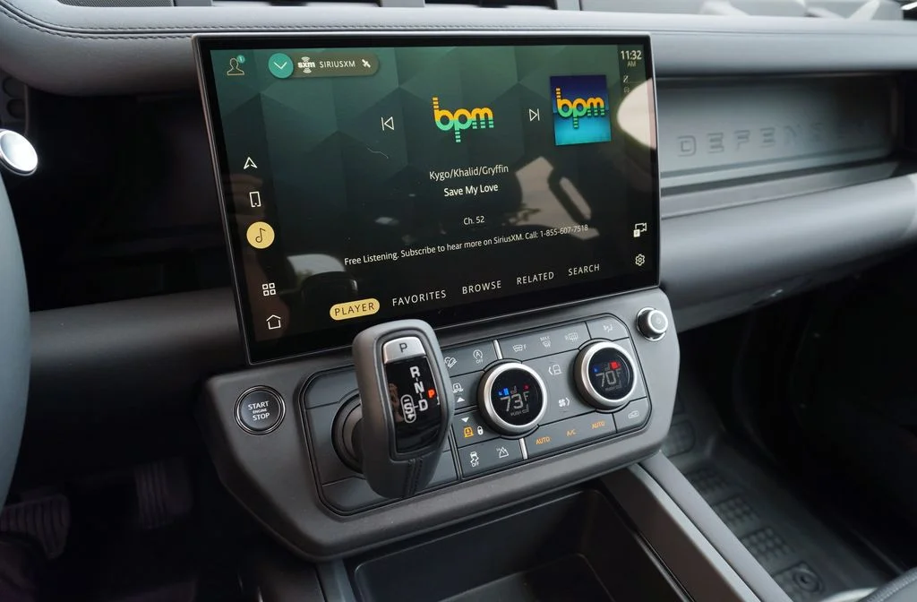 Used 2026 Black Land Rover X-Dynamic SE image 18