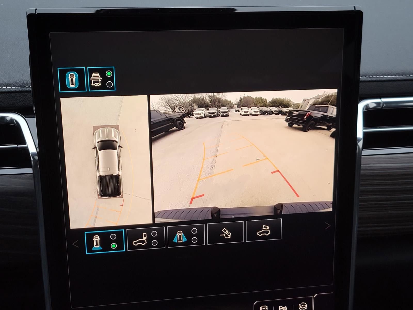 2024 GMC Sierra EV Denali - Photo 10