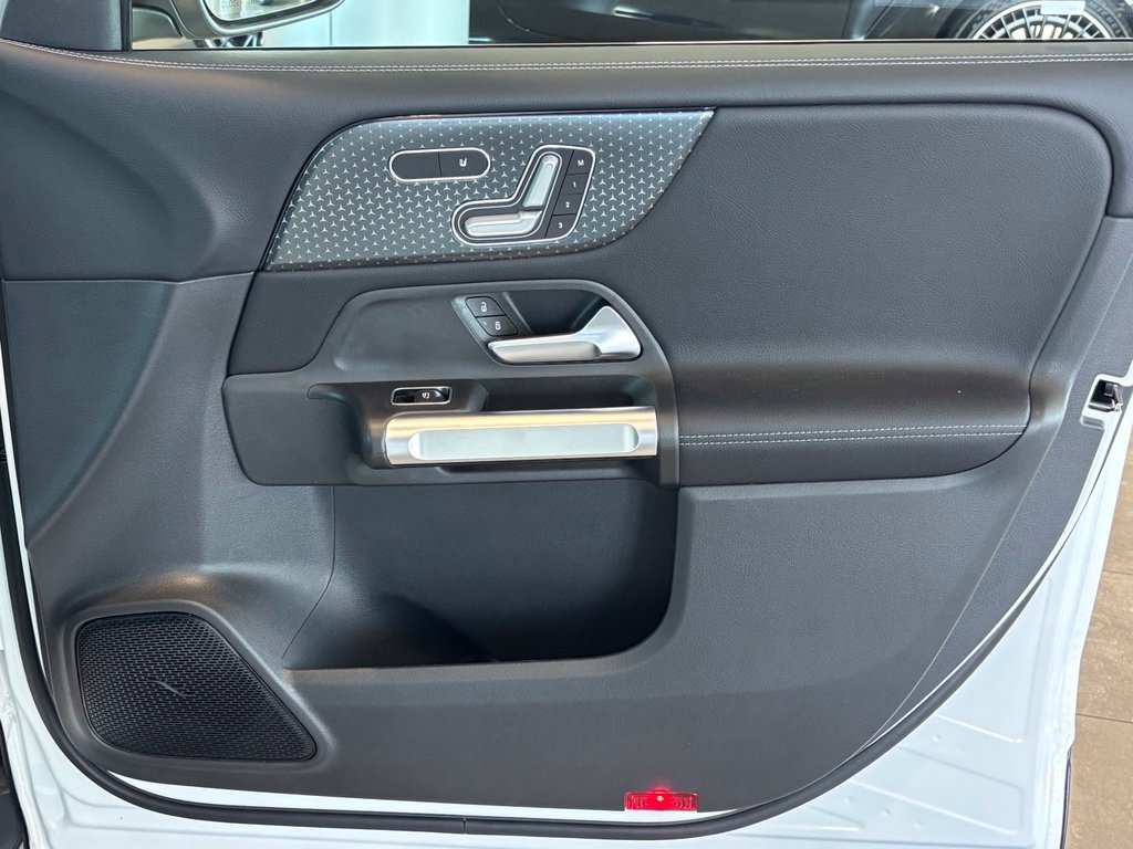 New 2026 Polar White Mercedes-Benz GLB 250 image 28